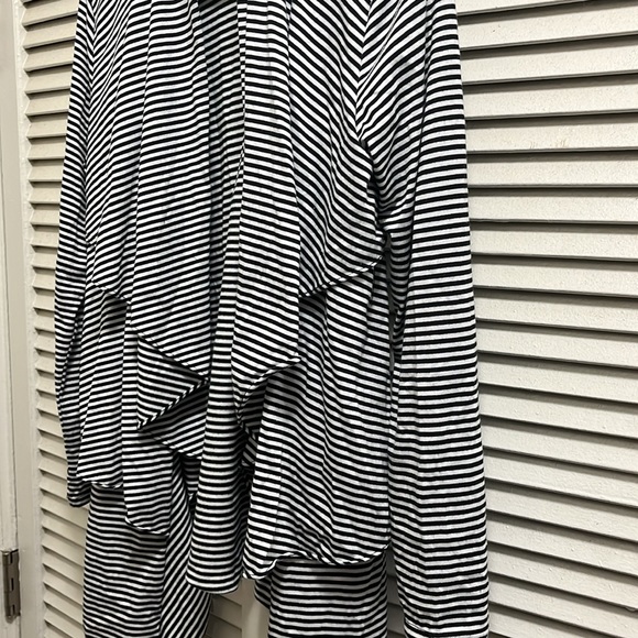Women’s black and white corrigan - Picture 2 of 5